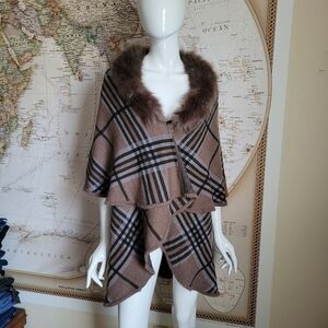 Ariana by Howard's tan black plaid cape coat waterfall front faux fur collar OS